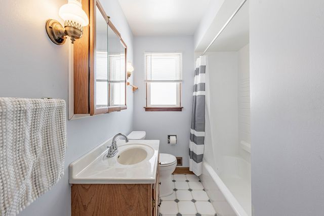 1208 WAVERLY Place, Joliet, IL 60435