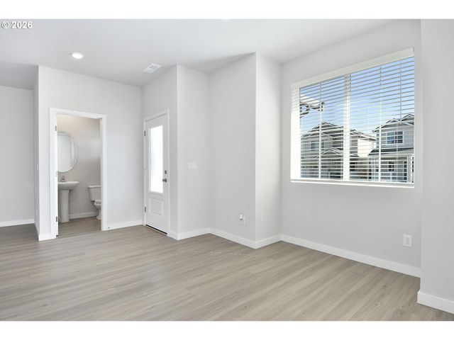 1233 PARKSIDE Ave, Woodburn, OR 97071