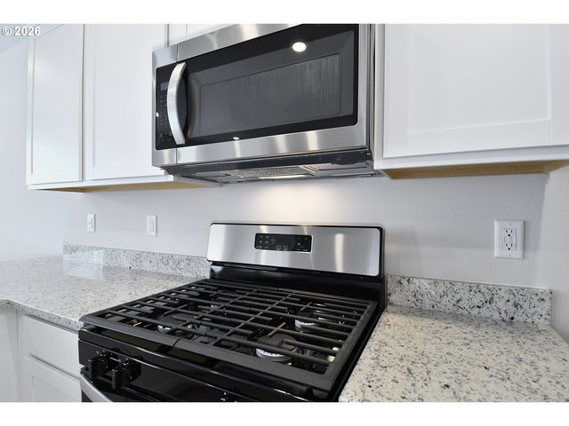 1233 PARKSIDE Ave, Woodburn, OR 97071