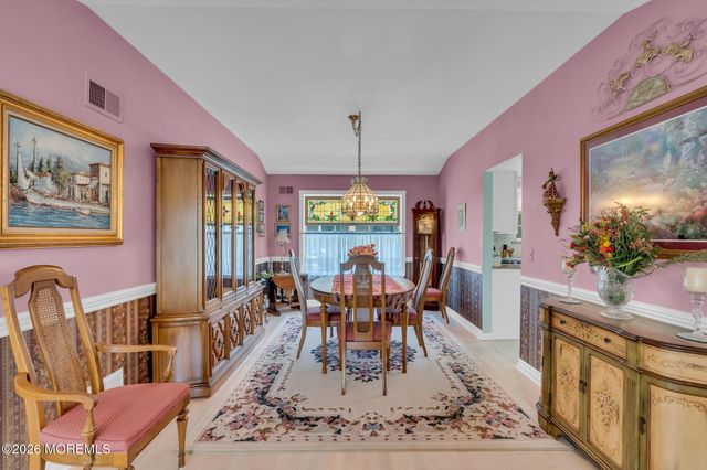 36 Strawberry Lane, Lakewood, NJ 08701