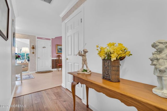 36 Strawberry Lane, Lakewood, NJ 08701
