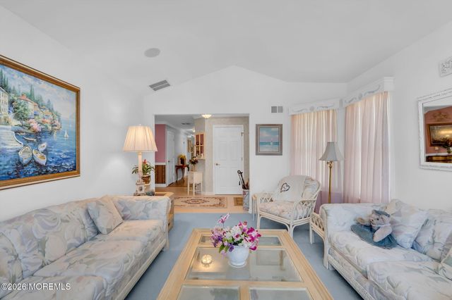 36 Strawberry Lane, Lakewood, NJ 08701
