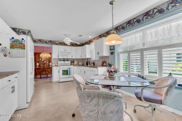 36 Strawberry Lane, Lakewood, NJ 08701