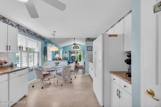 36 Strawberry Lane, Lakewood, NJ 08701