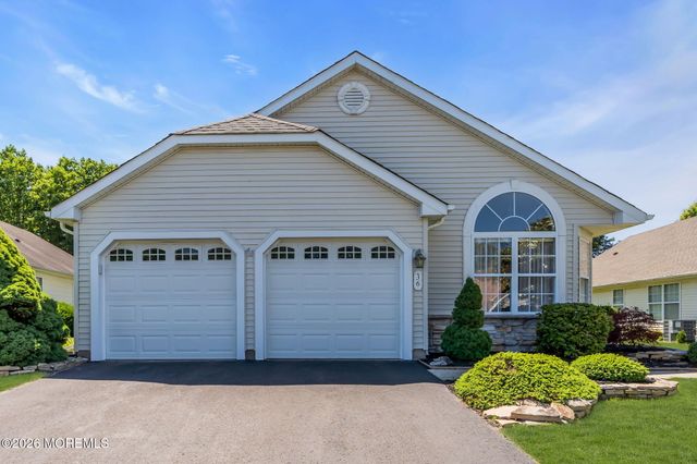 36 Strawberry Lane, Lakewood, NJ 08701