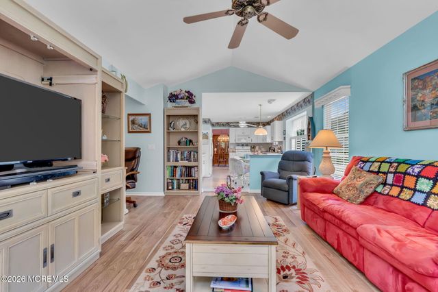36 Strawberry Lane, Lakewood, NJ 08701