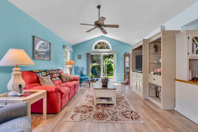 36 Strawberry Lane, Lakewood, NJ 08701