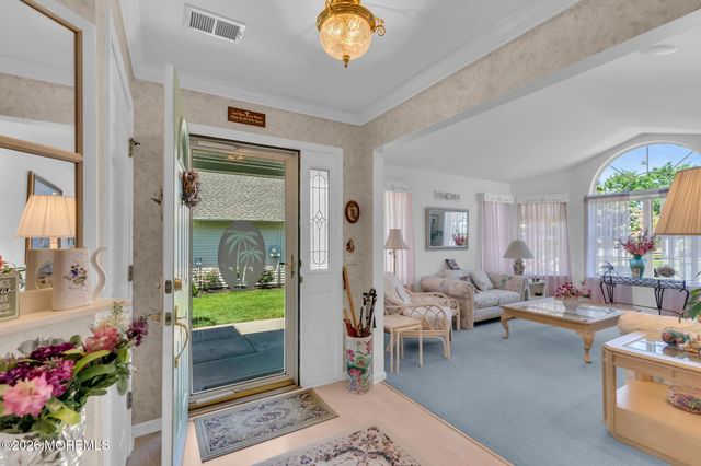36 Strawberry Lane, Lakewood, NJ 08701