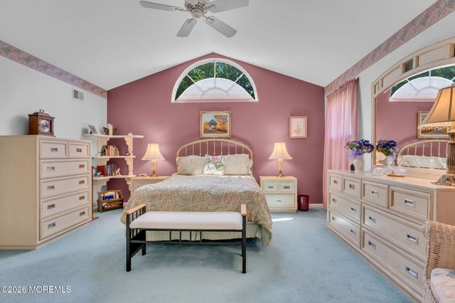 36 Strawberry Lane, Lakewood, NJ 08701