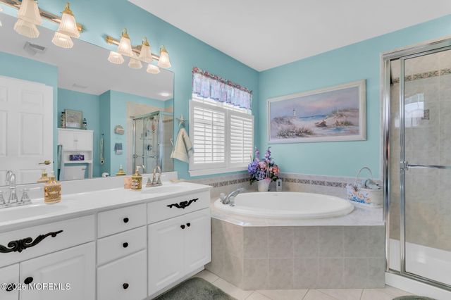 36 Strawberry Lane, Lakewood, NJ 08701