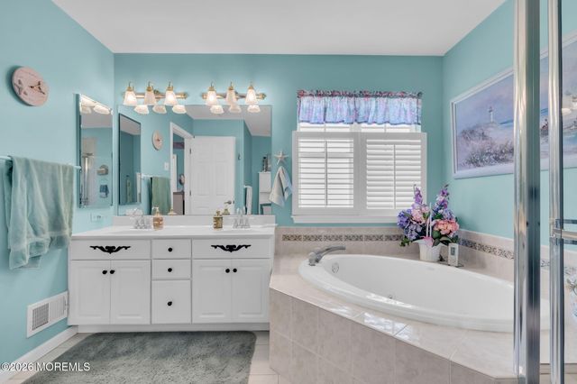 36 Strawberry Lane, Lakewood, NJ 08701