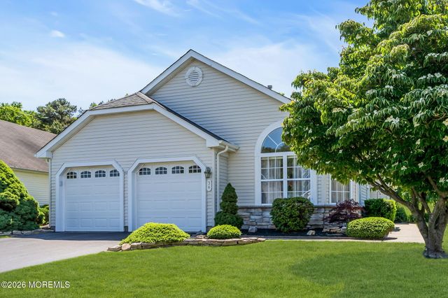 36 Strawberry Lane, Lakewood, NJ 08701