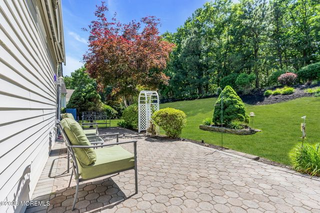 36 Strawberry Lane, Lakewood, NJ 08701