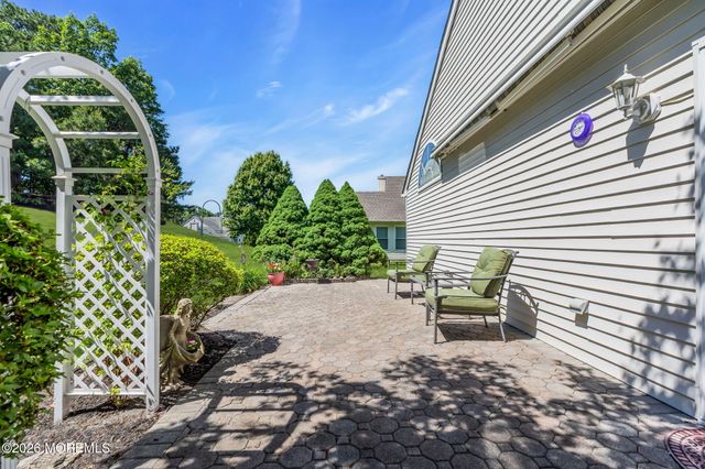 36 Strawberry Lane, Lakewood, NJ 08701