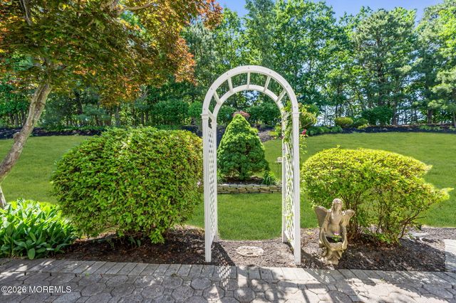 36 Strawberry Lane, Lakewood, NJ 08701
