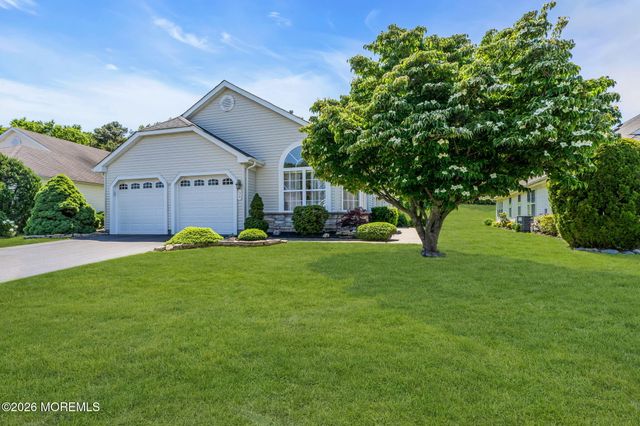 36 Strawberry Lane, Lakewood, NJ 08701