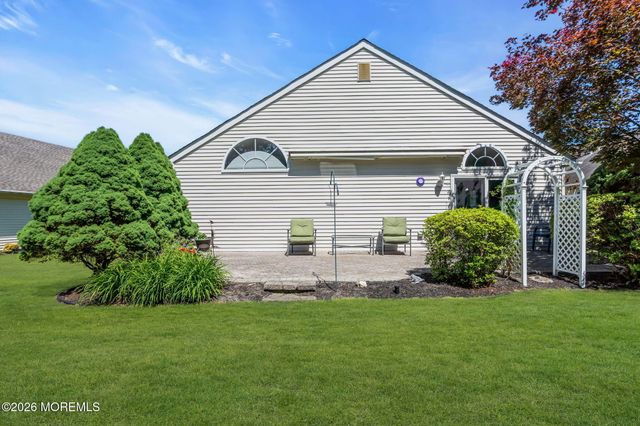 36 Strawberry Lane, Lakewood, NJ 08701