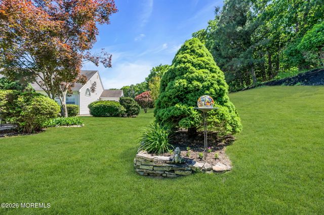 36 Strawberry Lane, Lakewood, NJ 08701