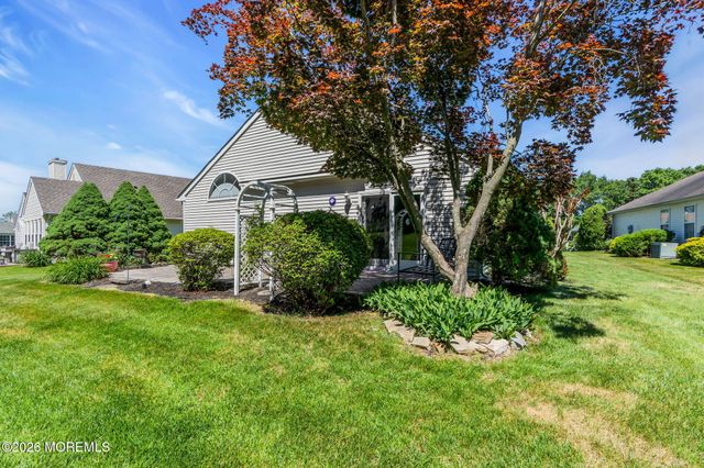 36 Strawberry Lane, Lakewood, NJ 08701