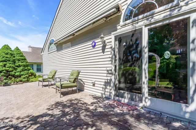 36 Strawberry Lane, Lakewood, NJ 08701