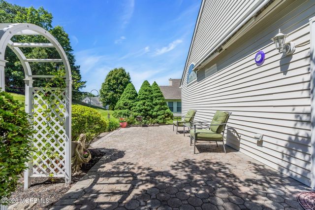 36 Strawberry Lane, Lakewood, NJ 08701