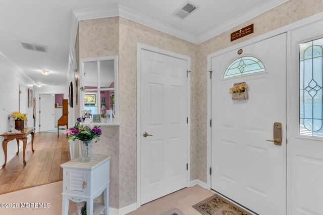 36 Strawberry Lane, Lakewood, NJ 08701