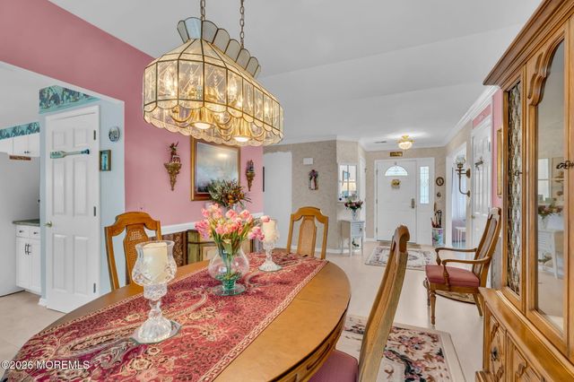 36 Strawberry Lane, Lakewood, NJ 08701
