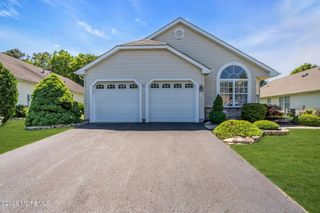 36 Strawberry Lane, Lakewood, NJ 08701