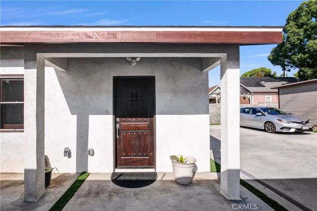 696 E 9th C, Upland, CA 91786