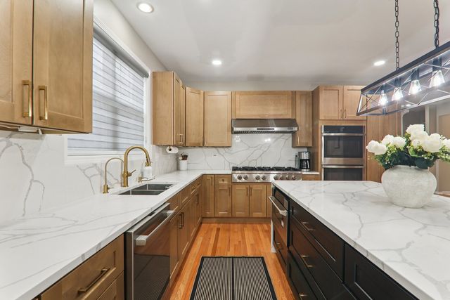 484 W Haleys Hill Court, Palatine, IL 60074