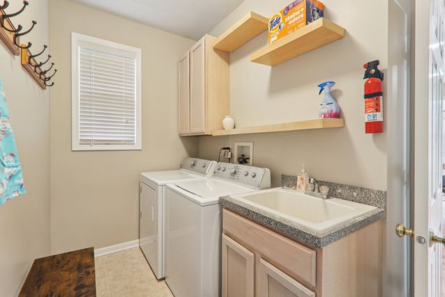 484 W Haleys Hill Court, Palatine, IL 60074