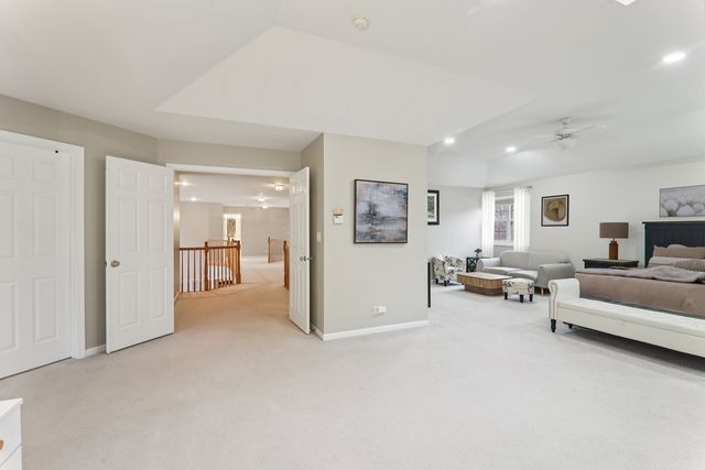 484 W Haleys Hill Court, Palatine, IL 60074