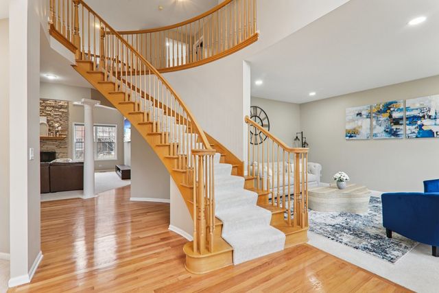 484 W Haleys Hill Court, Palatine, IL 60074