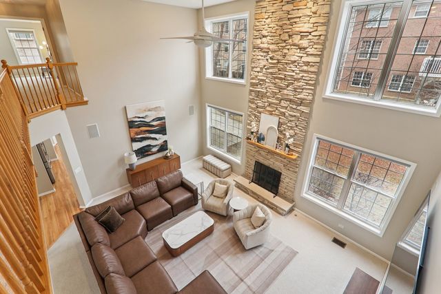 484 W Haleys Hill Court, Palatine, IL 60074