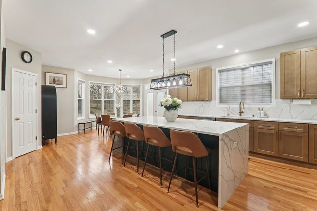 484 W Haleys Hill Court, Palatine, IL 60074