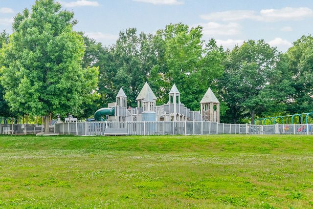 1004 Orchard Hills Dr, Clarksville, TN 37040