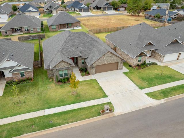 2904 Summit Hollow Circle, Norman, OK 73071