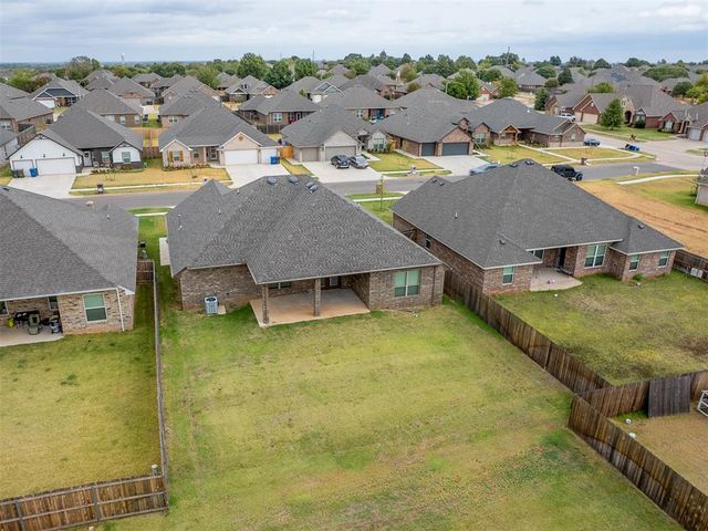 2904 Summit Hollow Circle, Norman, OK 73071