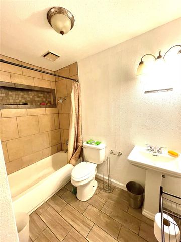 13143 Abalone Way, Houston, TX 77044