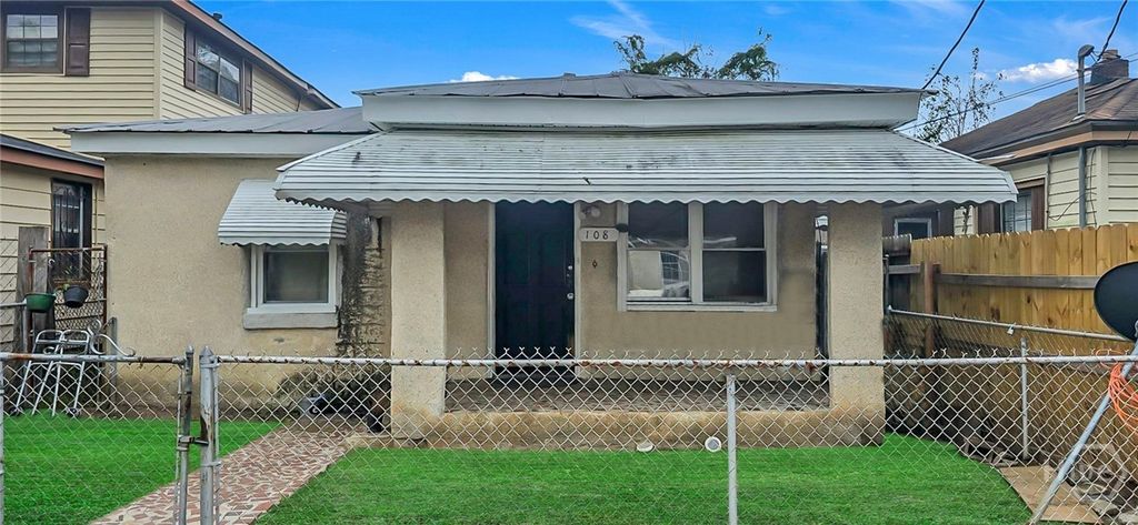 Image 3 of property listing at 108 Millen Street, Savannah, GA 31415