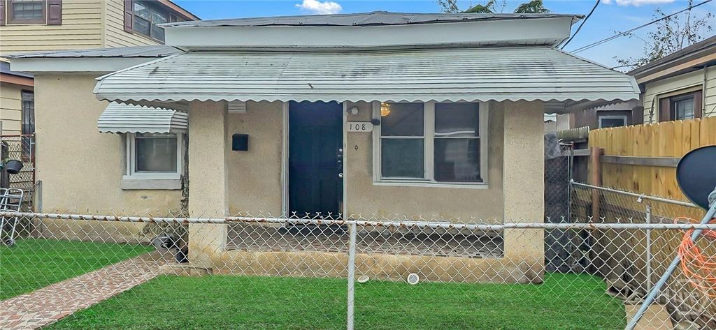 Image 6 of property listing at 108 Millen Street, Savannah, GA 31415