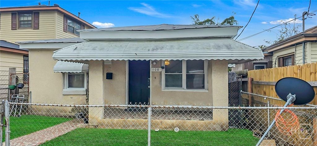 Image 8 of property listing at 108 Millen Street, Savannah, GA 31415