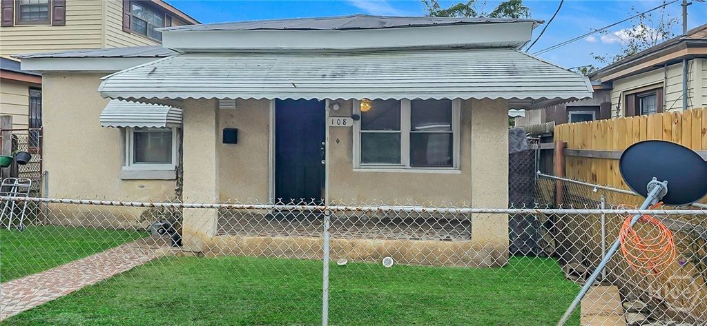 Image 9 of property listing at 108 Millen Street, Savannah, GA 31415