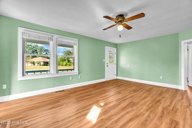 213 Mansfield Parkway, Morehead City, NC 28557