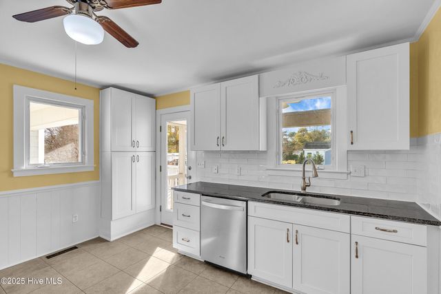 213 Mansfield Parkway, Morehead City, NC 28557