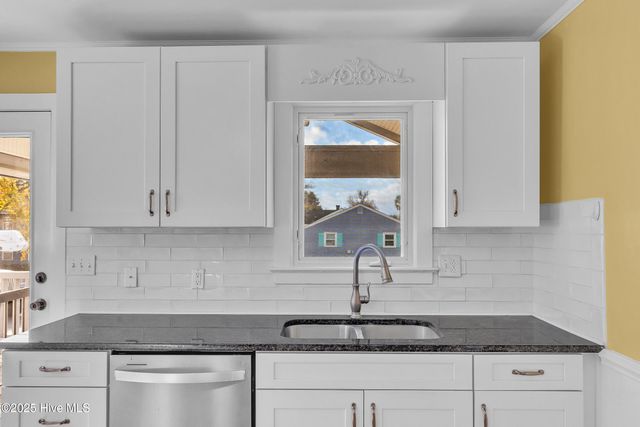 213 Mansfield Parkway, Morehead City, NC 28557