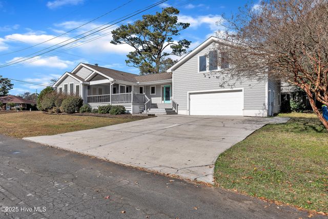 213 Mansfield Parkway, Morehead City, NC 28557