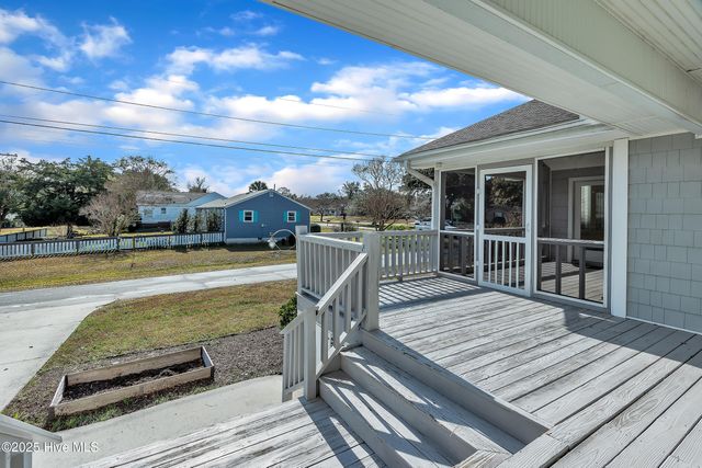 213 Mansfield Parkway, Morehead City, NC 28557