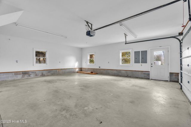 213 Mansfield Parkway, Morehead City, NC 28557