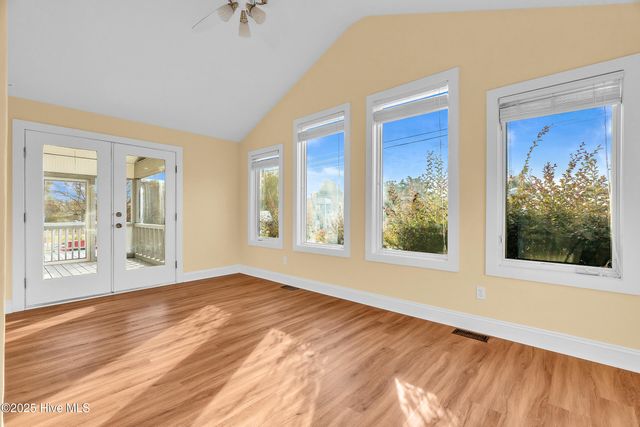 213 Mansfield Parkway, Morehead City, NC 28557